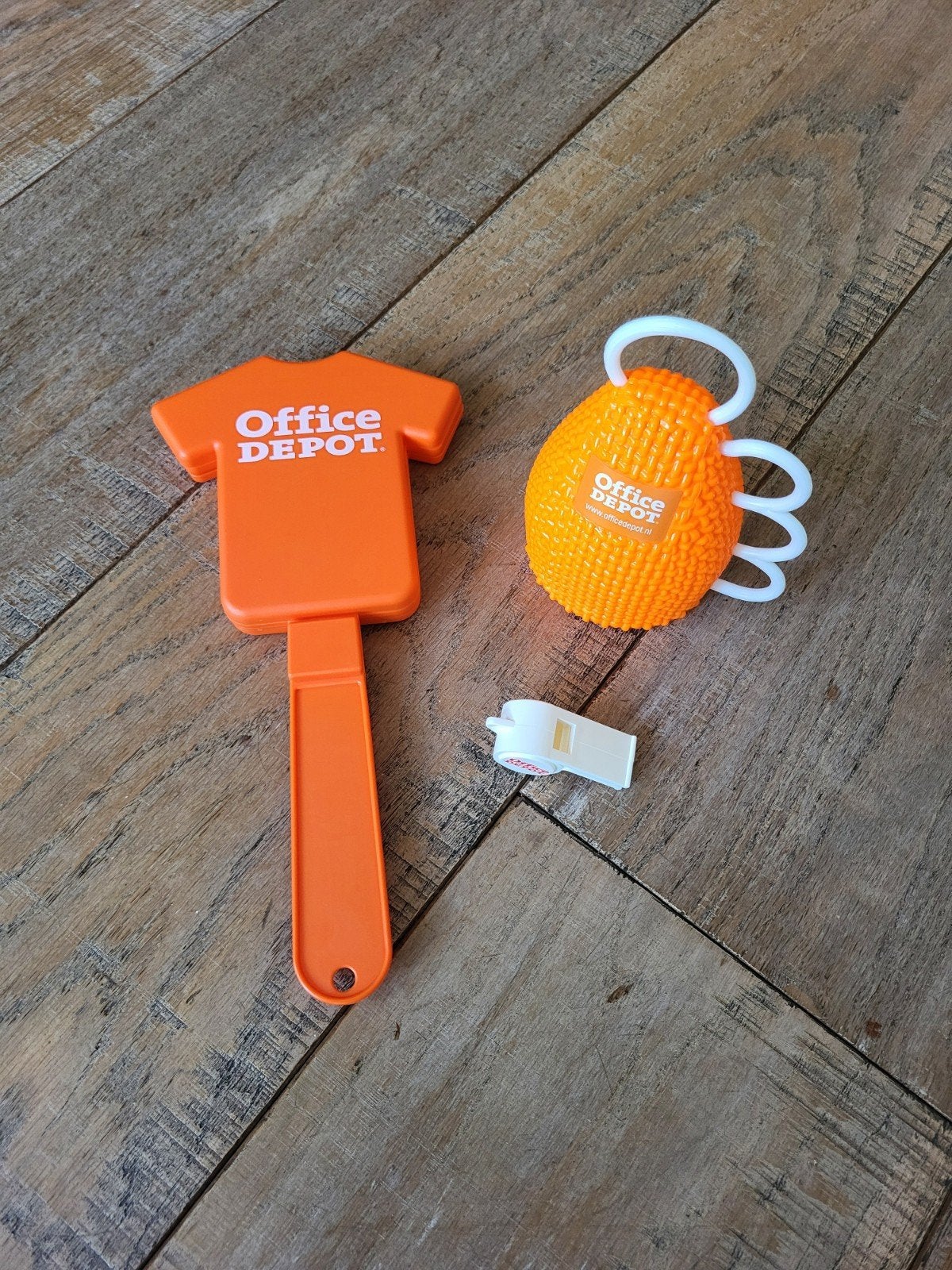 Office Depot feestartikelen: toeter, rammelaar, fluitje, Hobby en Vrije tijd, Feestartikelen, Ophalen of Verzenden, Zo goed als nieuw