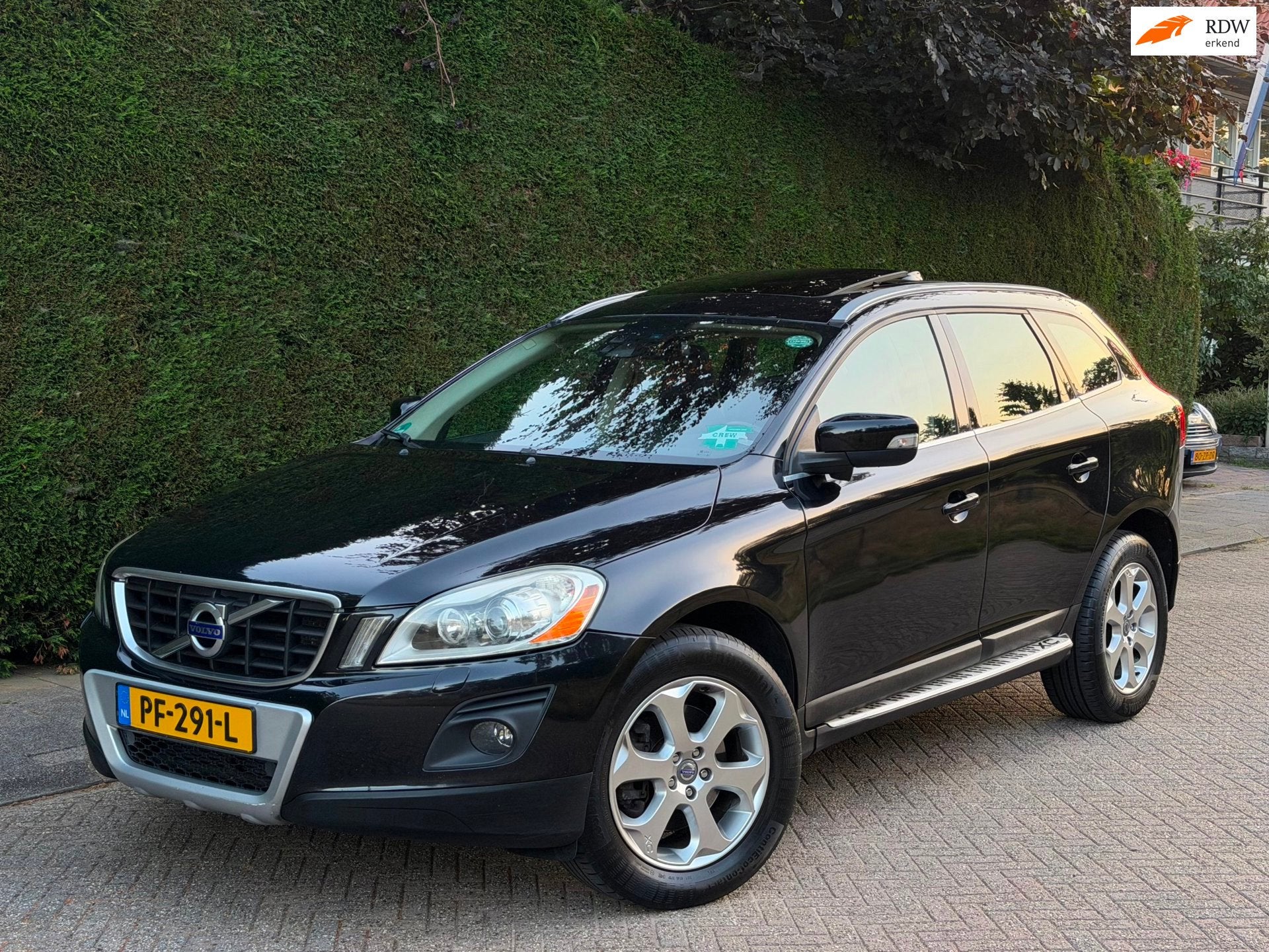 Volvo XC60 3.0 T6 AWD AUTOMAAT/PANO/XENON/LEER/RIJDT SUPER!, Automaat, Gebruikt, 2000 kg, Zwart