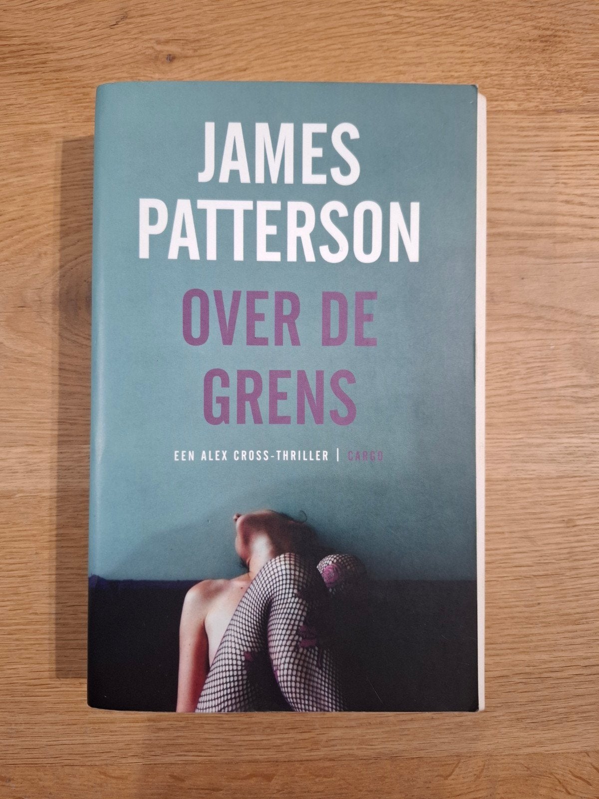 James Patterson - Over de grens, Ophalen of Verzenden, Gelezen, James Patterson