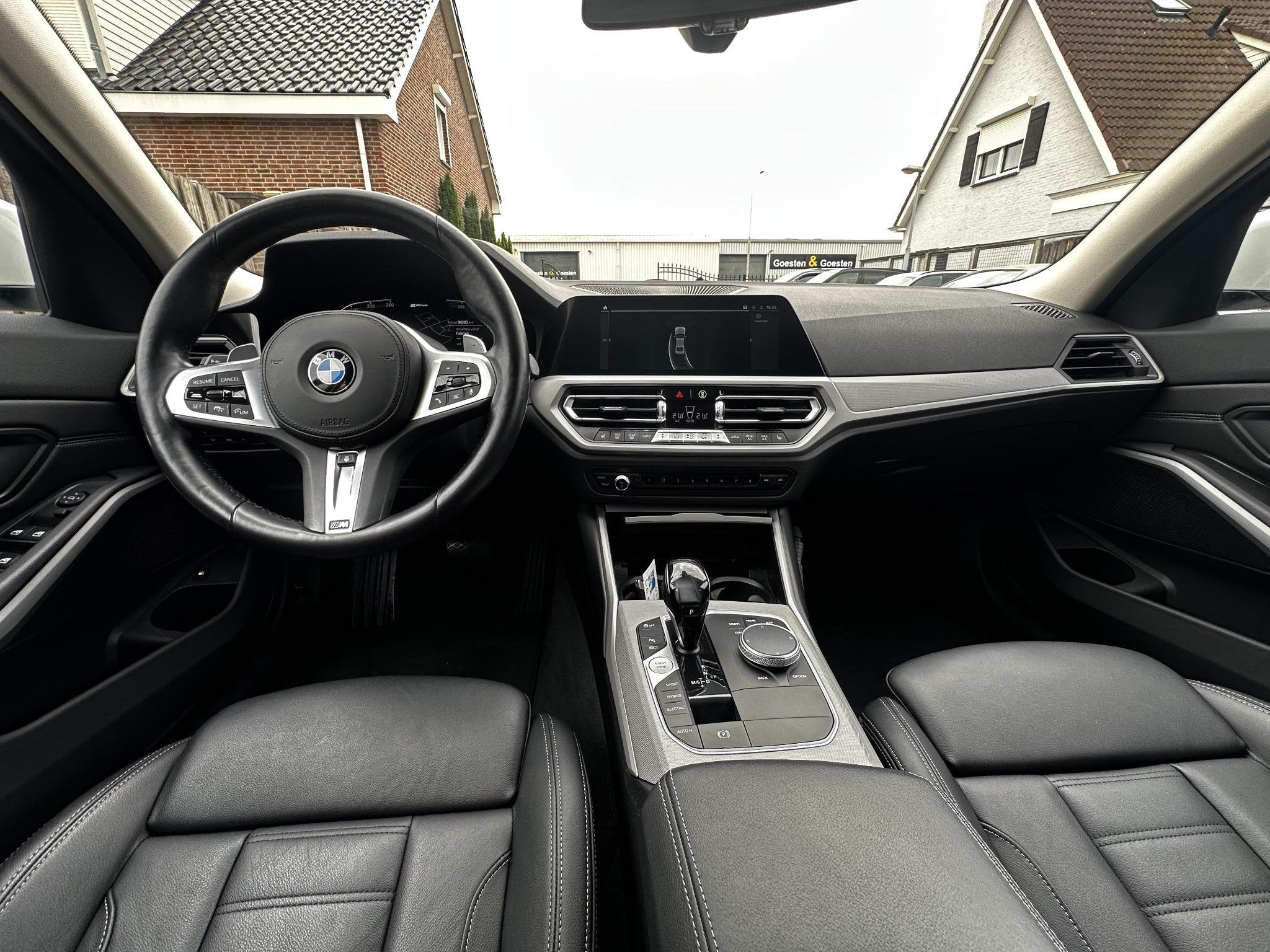 BMW 3-serie 320e Head-Up|Laserlicht|Adaptiev.Cruise|Sport, Auto's, BMW, 1998 cc, Achterwielaandrijving, Gebruikt, 4 cilinders