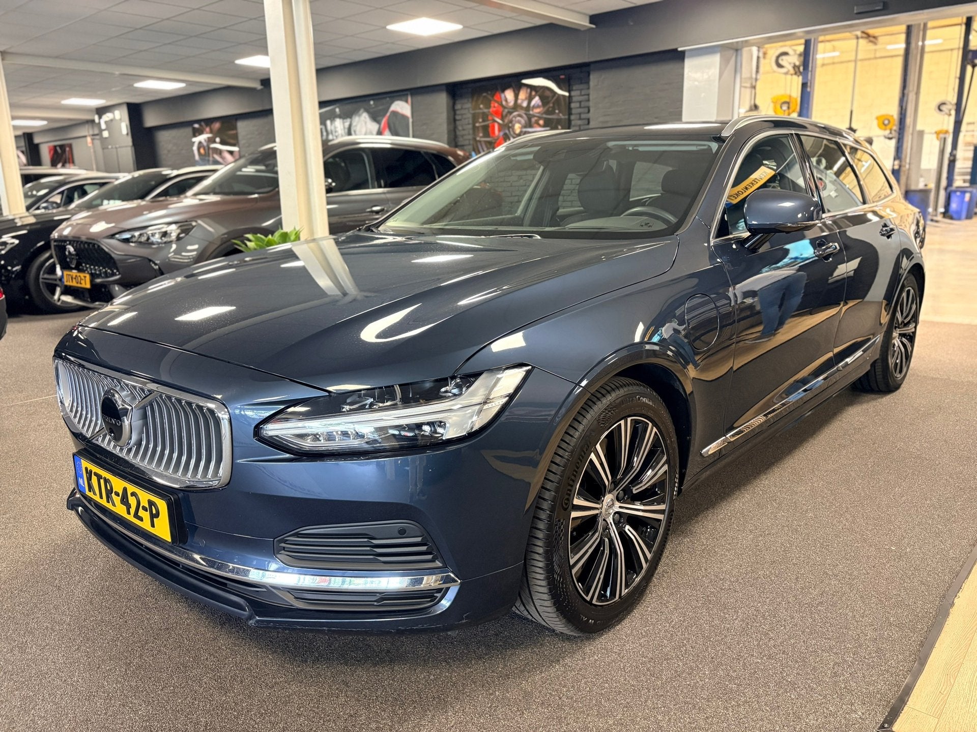 Volvo V90 2.0 T6 AWD Business Pro Automaat / Pano / leder /, Automaat, Euro 6, 4 cilinders, Blauw