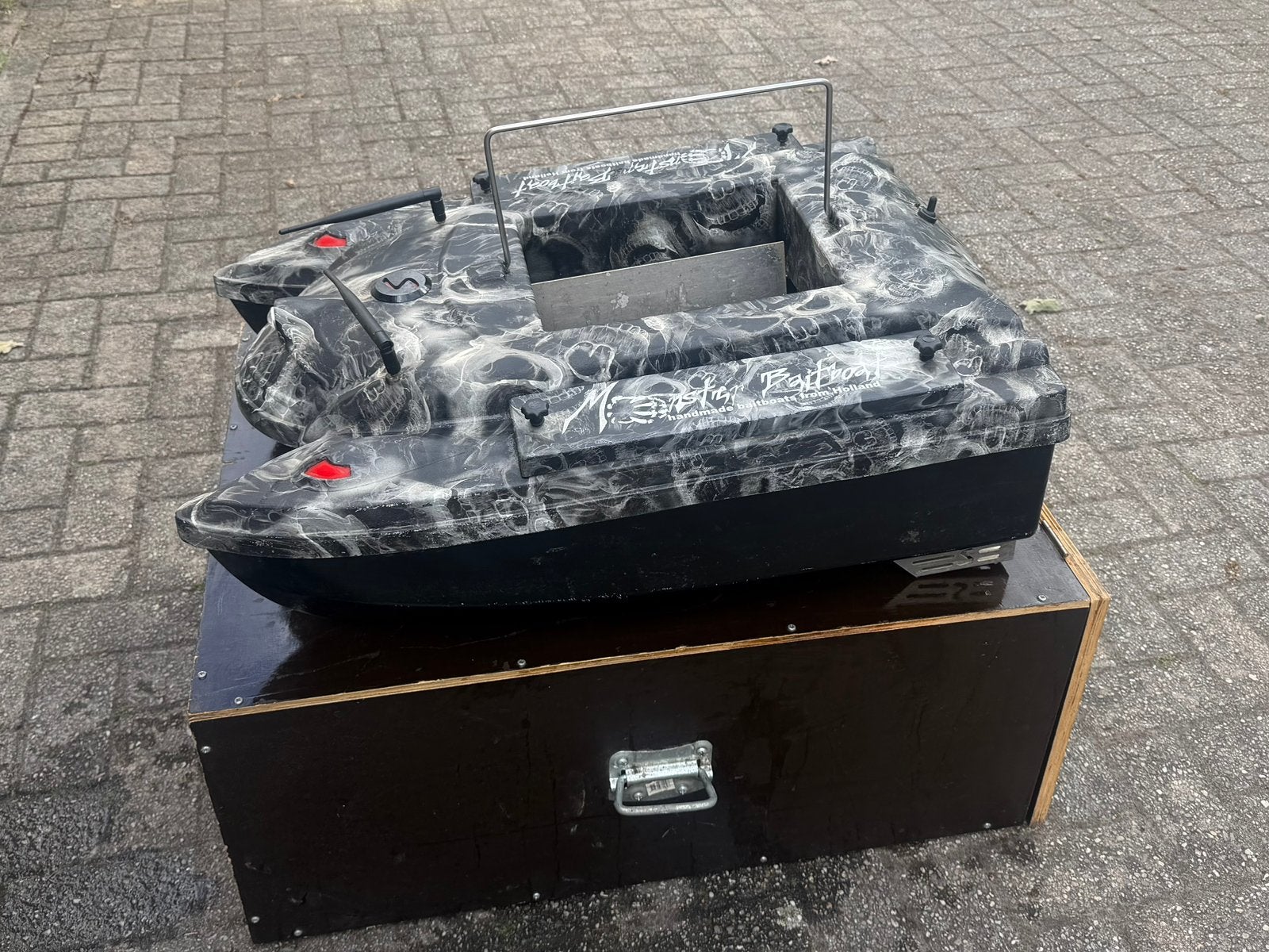 Monster baitboats S toslon tf640 gos voervijzel autopilot, Watersport en Boten, Hengelsport | Karpervissen, Ophalen, Zo goed als nieuw