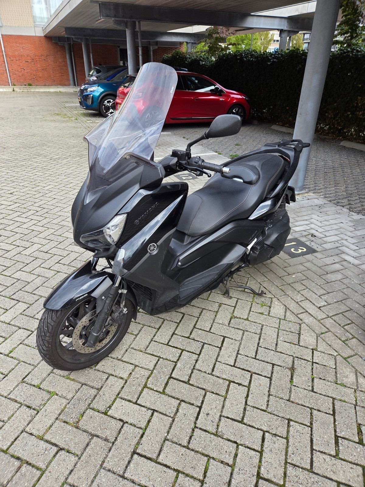 Yamaha X-MAX 400cc motorscooter met topkoffer