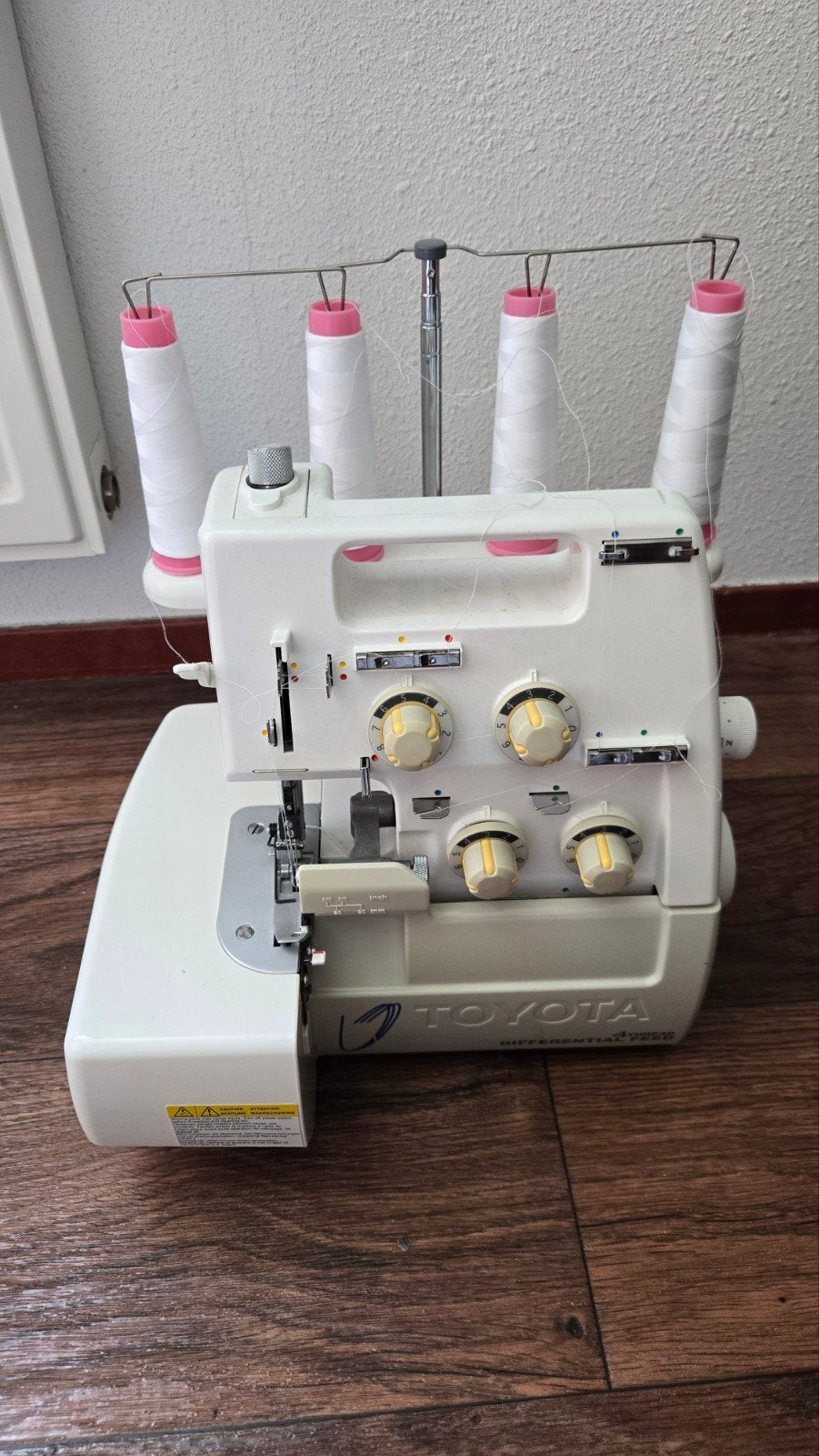 Toyota Lockmachine SL3335 - Zo goed als nieuw, Ophalen of Verzenden, Zo goed als nieuw, Lockmachine, Overige merken
