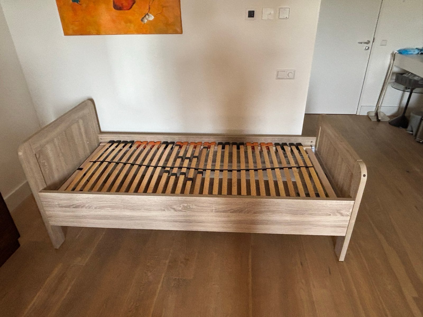 Eenpersoons Senioren bed met vertelbare lattenbodem, Ophalen, Verstelbaar, 90 cm, Zo goed als nieuw