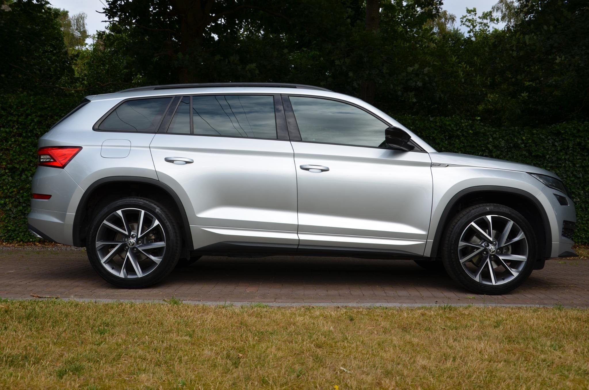 Skoda Kodiaq 1.5 TSI Sportline Business Automaat/Navi/Led/Ec, Auto's, 4 cilinders, 150 pk, Automatische klimaatregeling, Origineel Nederlands