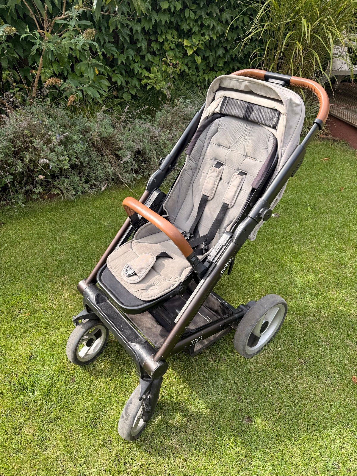 Mutsy Igo Pure Combiwagen met reiswieg en accessoires, Ophalen, Gebruikt, Combiwagen, Met reiswieg