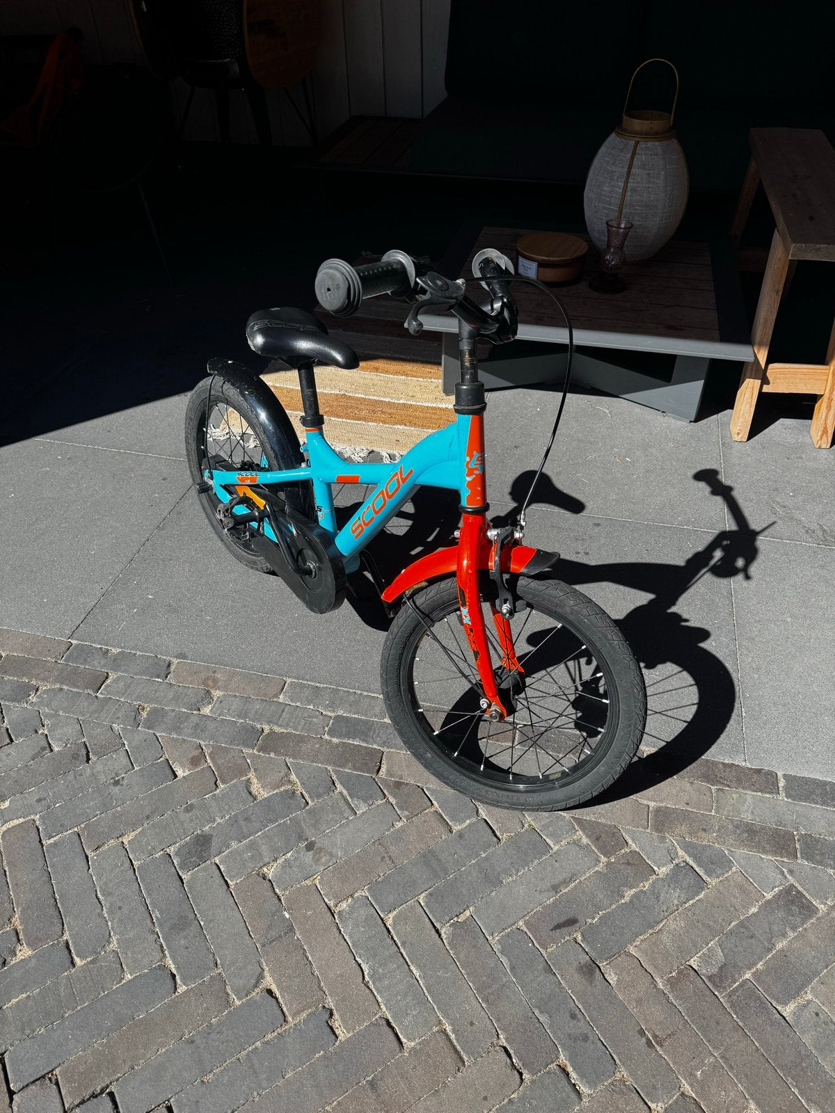 Scool xxlite 16 inch kinderfiets blauw/oranje, Ophalen, Gebruikt, Velgrem, 16 tot 20 inch