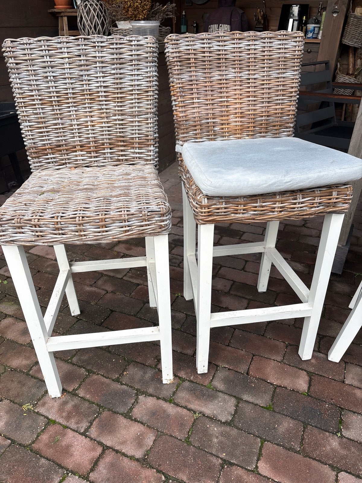 Set van 4 rotan barkrukken met witte poten, Huis en Inrichting, Ophalen, Gebruikt, 90 cm of meer, 4 krukken