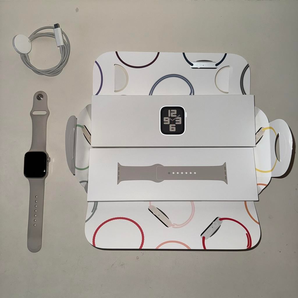 Apple Watch SE (2022) - 40MM - Starlight - Nette staat, Sieraden, Tassen en Uiterlijk, Smartwatches, Ophalen, Zo goed als nieuw