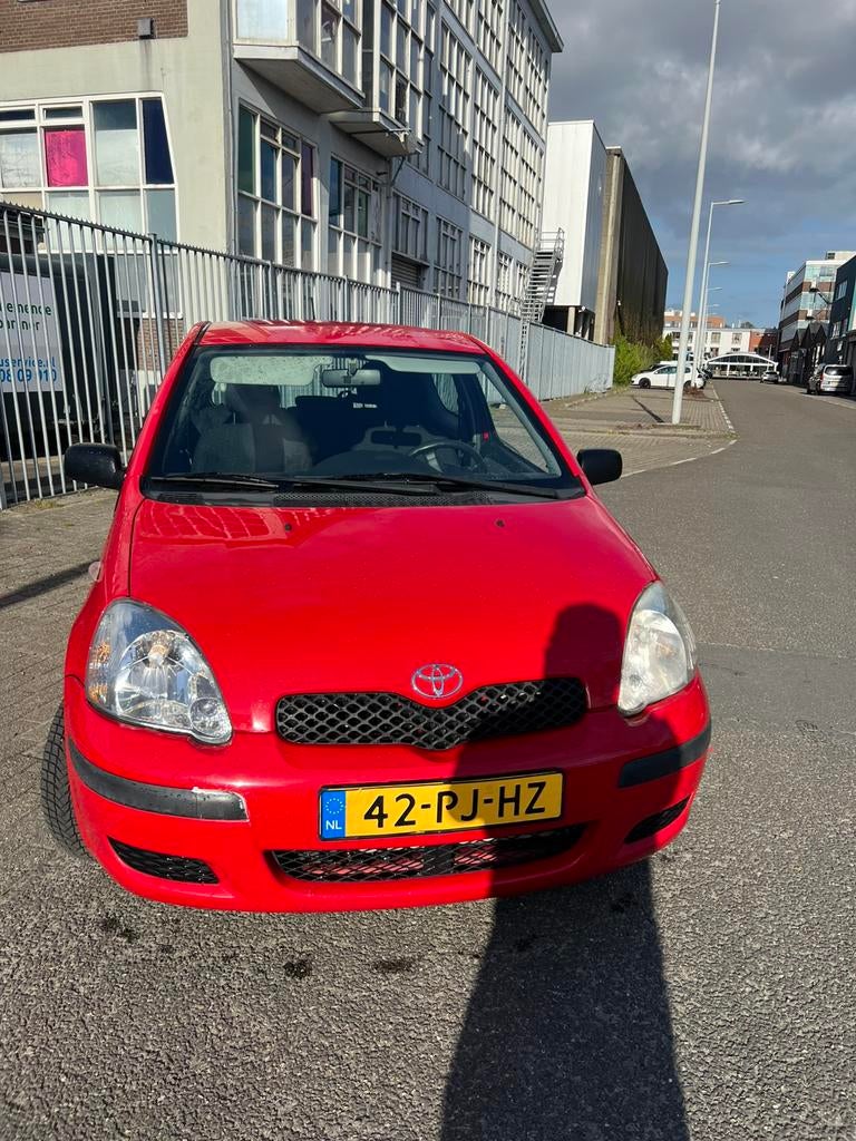Toyota Yaris 1.0 16V Vvti 3DR 2004 Rood, 31 €/maand, 4 cilinders, 400 kg, 855 kg