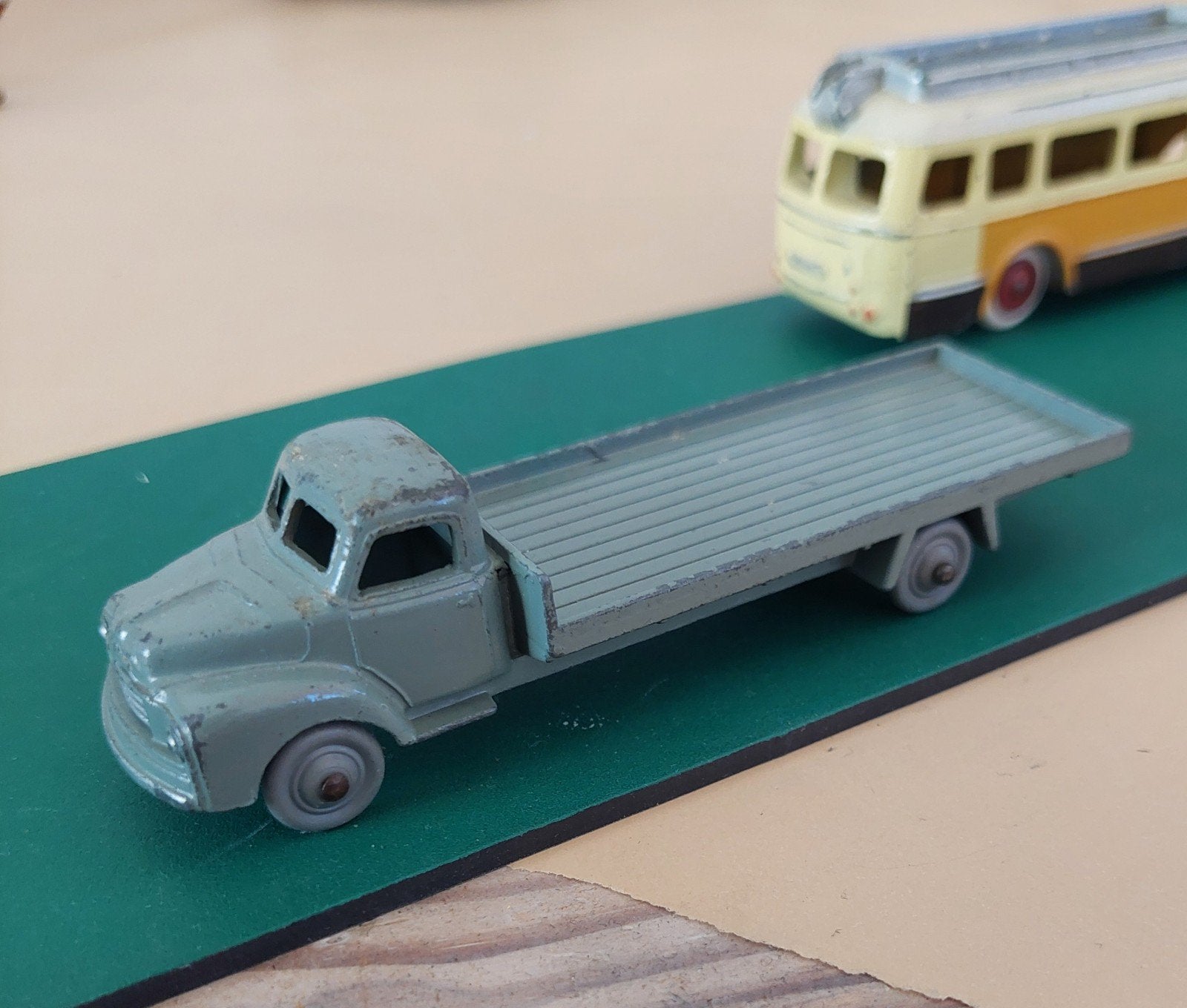 Dinky Dublo- Bedford flatbed, Verzenden