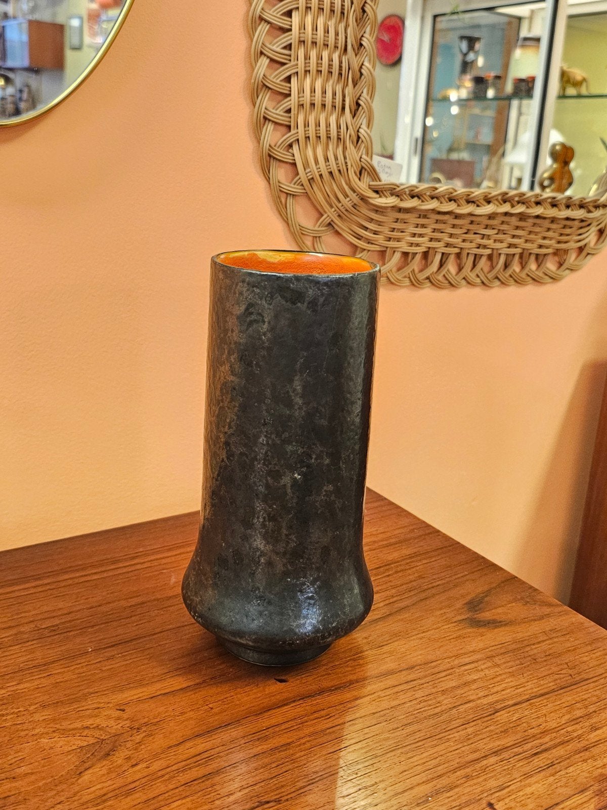 Foto 3 van Vintage Hongaarse Vaas Jaren 70 - Zwart/Oranje Keramiek