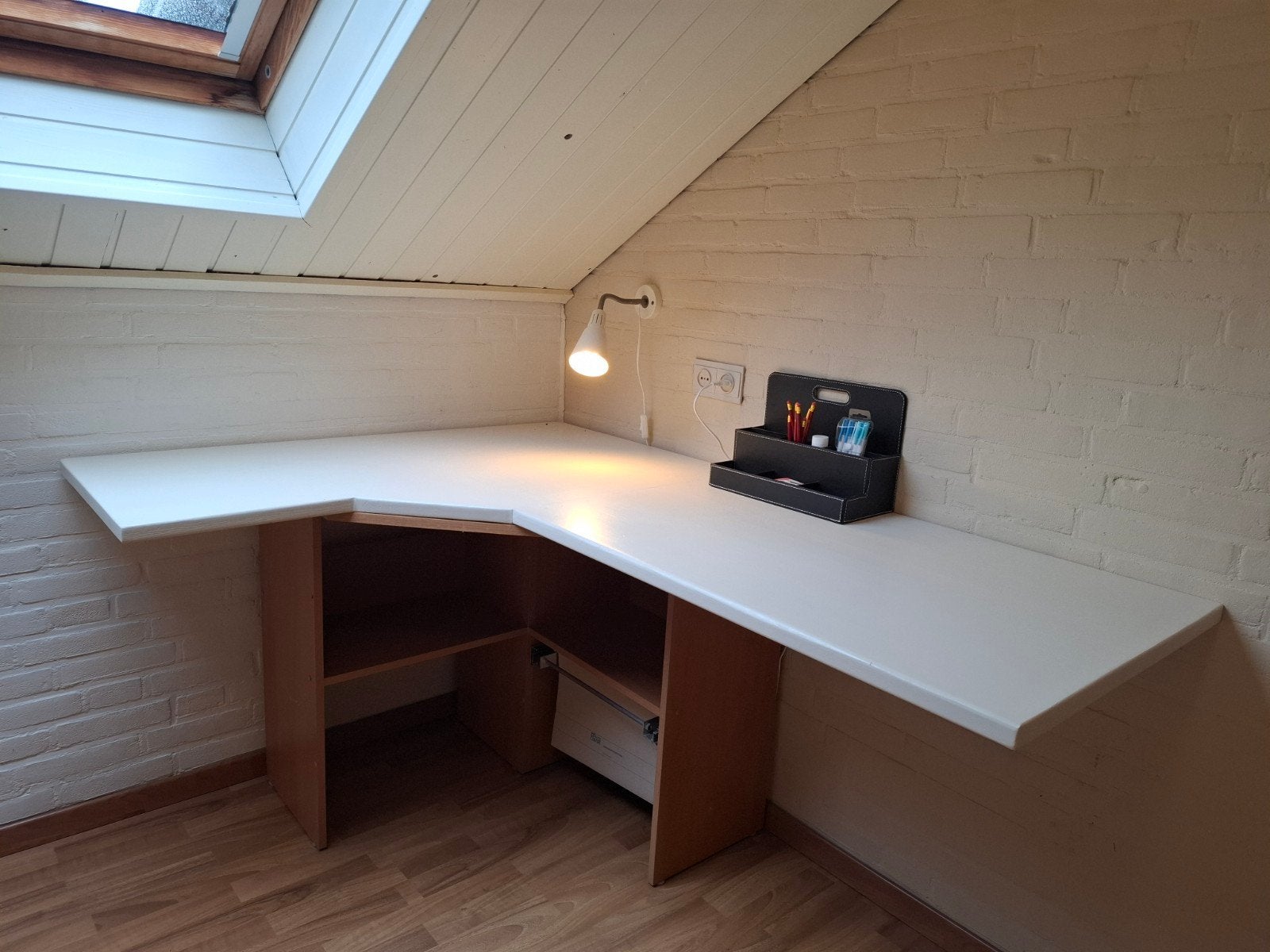 Hoekbureau met geïntegreerde hoekkast, Ophalen, 160 cm, Gebruikt, Hoekbureau