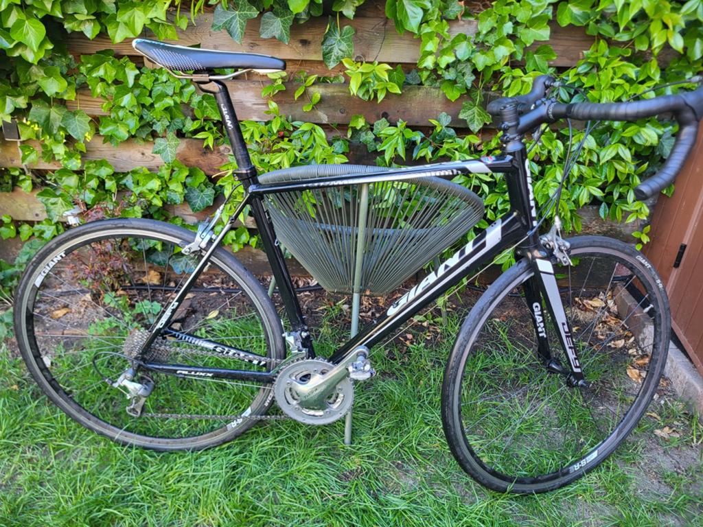 Giant Defy racefiets in goede staat, Fietsen en Brommers, Fietsen | Heren | Sportfietsen en Toerfietsen, Ophalen, 28 inch, Gebruikt