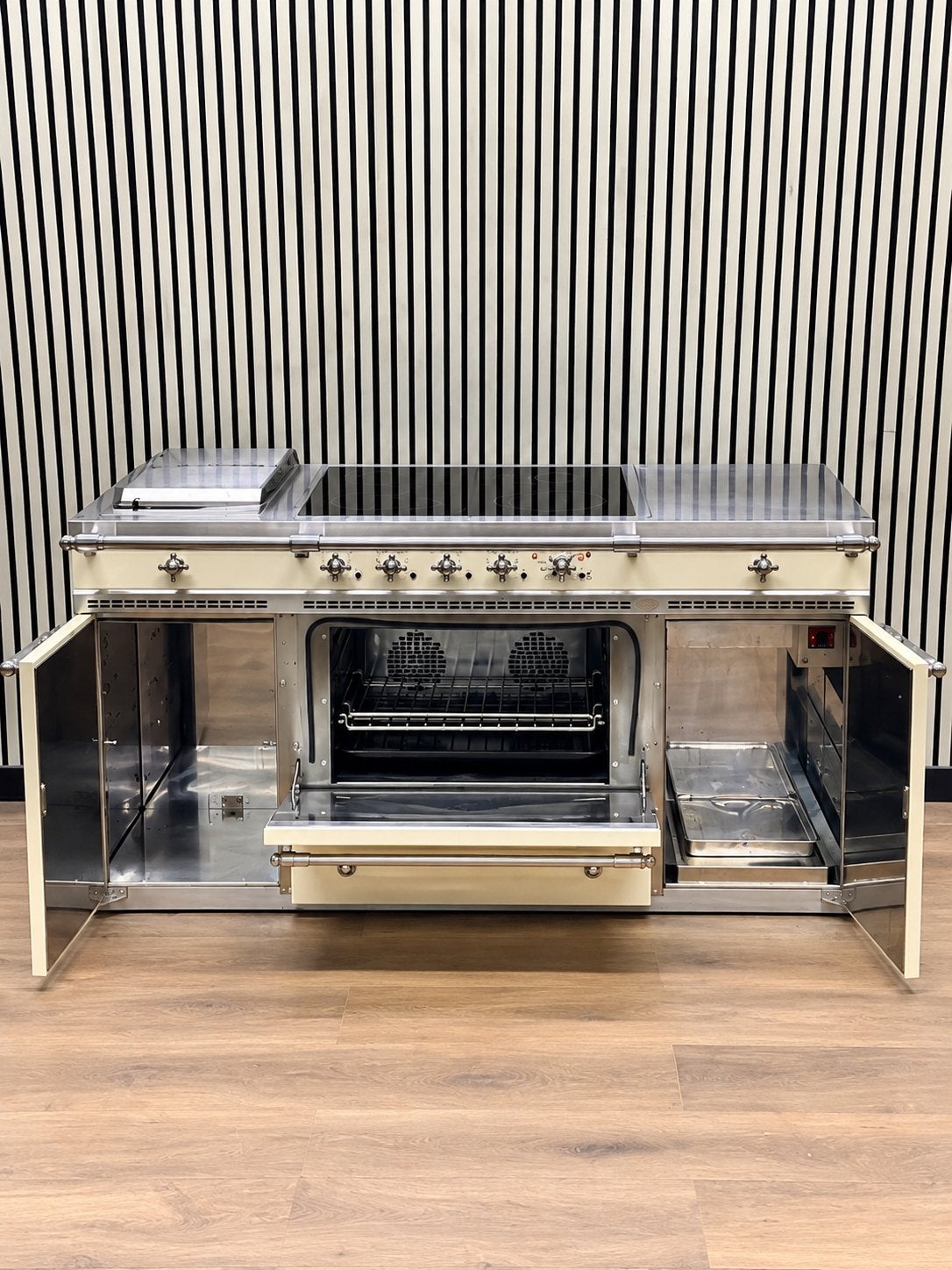 Luxe Fornuis Lacanche Creme met 4 zones + Friteuse 150 cm, Witgoed en Apparatuur, Ophalen of Verzenden, Zo goed als nieuw, Energieklasse A of zuiniger