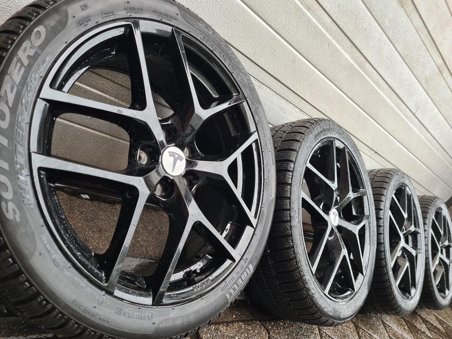 19 inch Tesla Model 3 velgen Pirelli winterbanden sensoren