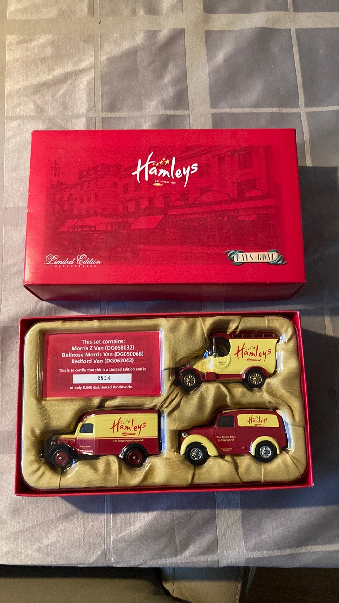Hamleys Limited Edition Modelauto Set - Days Gone, Overige merken, 1:50 of kleiner, Overige typen, Ophalen of Verzenden