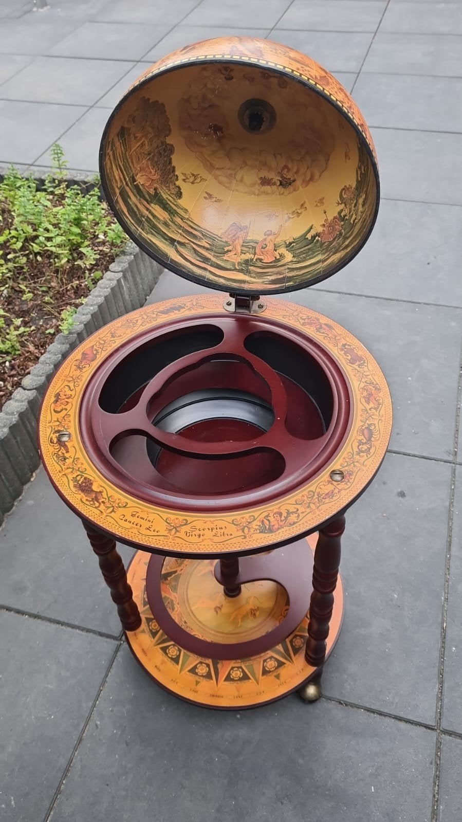 Mooie decoratieve wereldbol minibar in klassieke stijl, Huis en Inrichting, Ophalen, Met opbergruimte, Zo goed als nieuw, Globebar