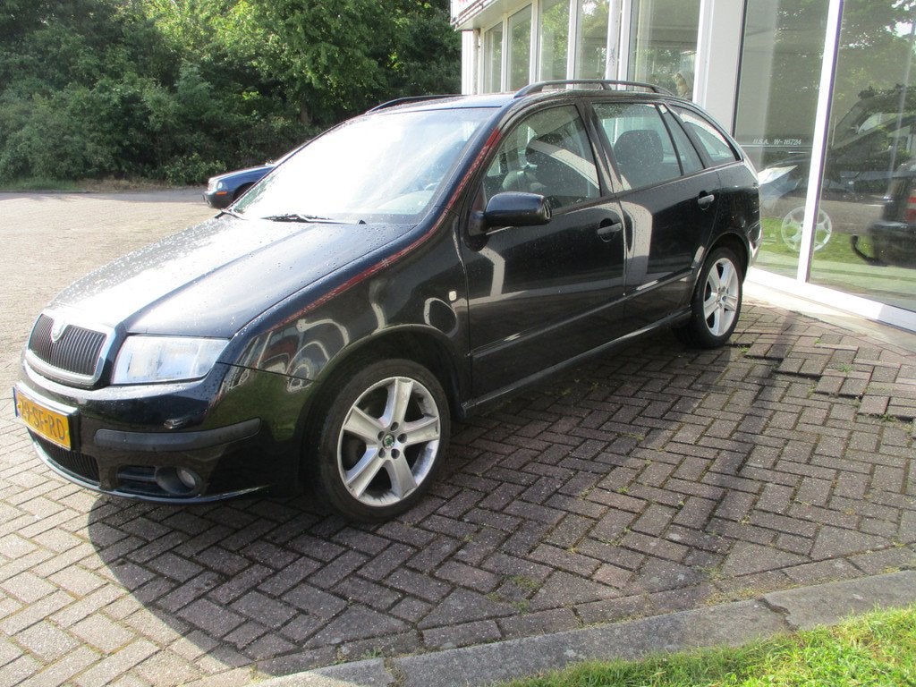 Skoda Fabia Combi 1.4-16V Elegance Kan direct mee! Apk Mei 2, Auto's, Skoda, Voorwielaandrijving, Gebruikt, Zwart, 4 cilinders