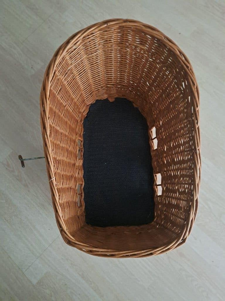 zgan  hondenmand voor fiets achter met beugel €10.00, Dieren en Toebehoren, Hondenmanden, Ophalen of Verzenden, Zo goed als nieuw