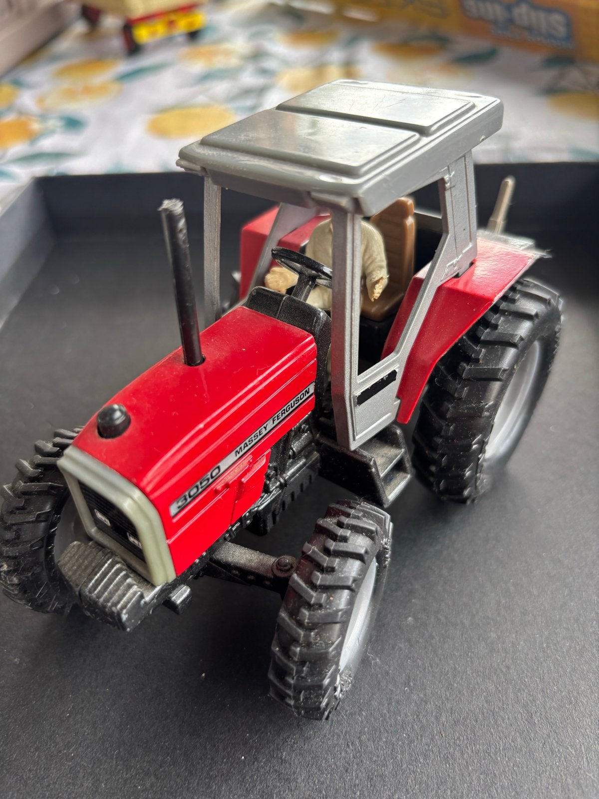 Massey Ferguson 3050 Miniatuur Tractor Model, Ophalen of Verzenden, Zo goed als nieuw