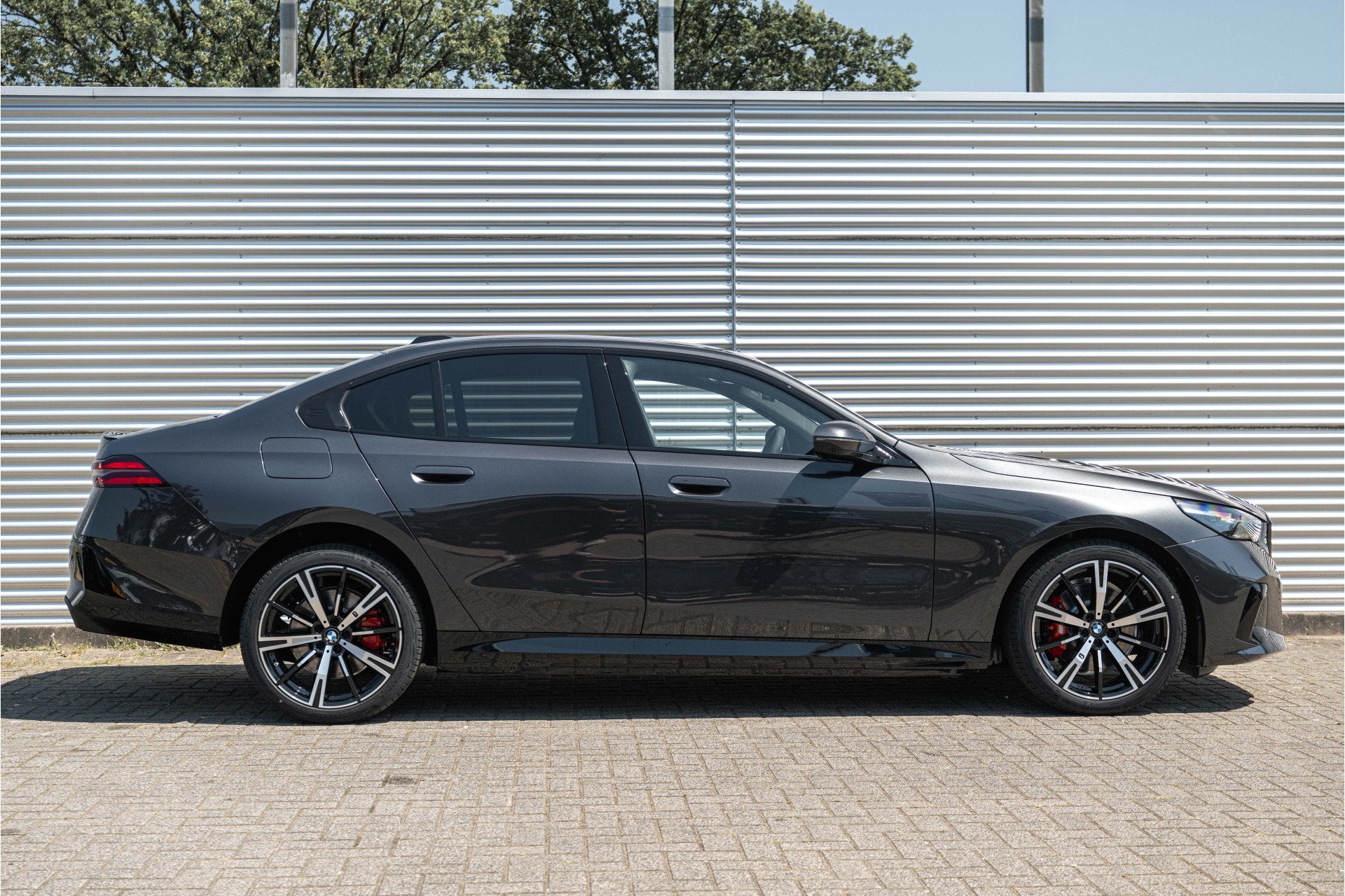 BMW 5 Serie 530e M Sport Automaat / Panoramadak / Trekhaak /, Automaat, Achterwielaandrijving, Zwart, Bedrijf