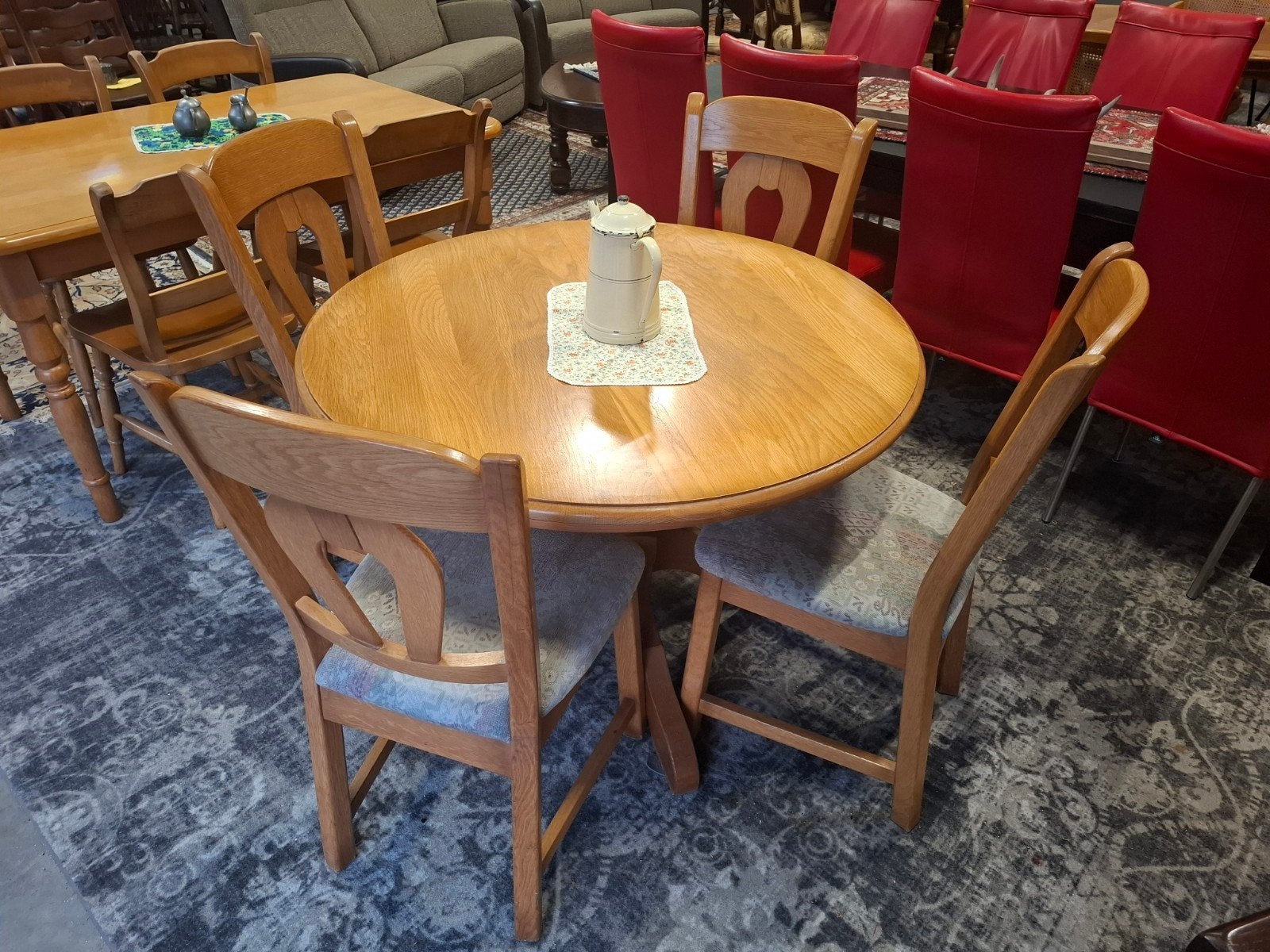 Mooie Vintage ronde eiken tafel en 4 stoelen. Zie foto's,, Ophalen