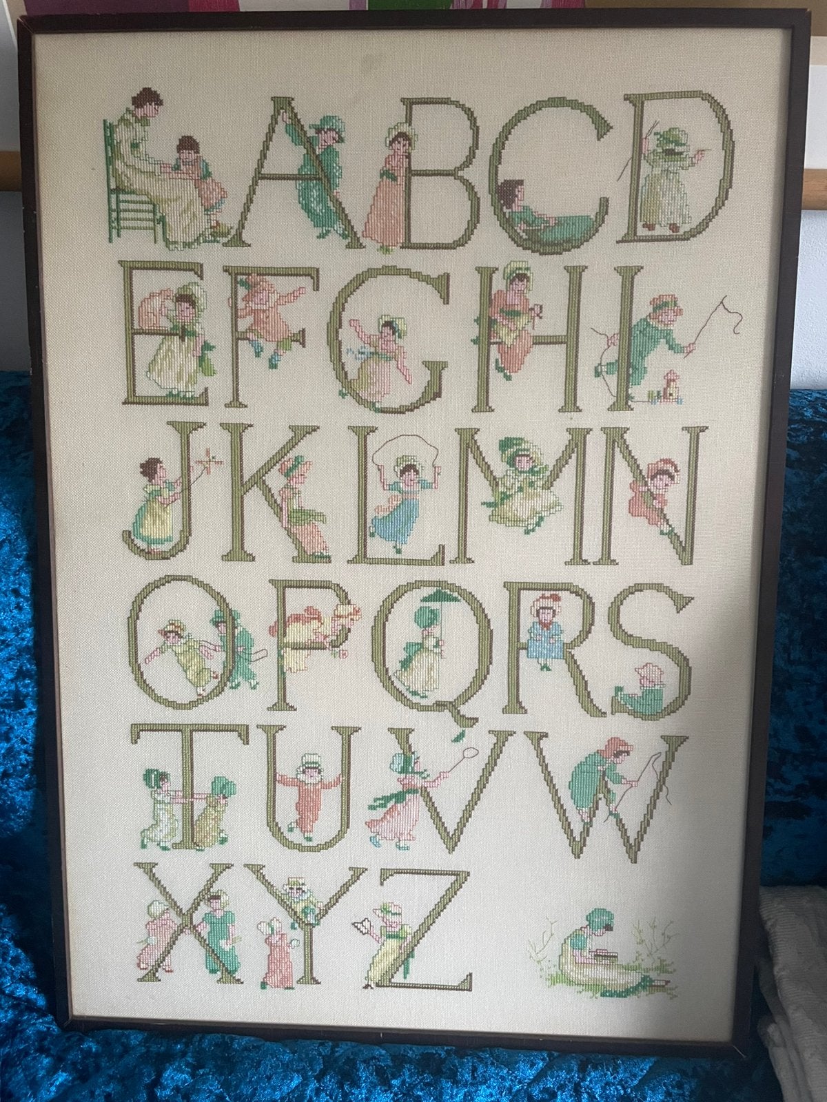 Geborduurd alfabet ingelijst 52x72, Ophalen of Verzenden, 50 tot 75 cm, Schilderij