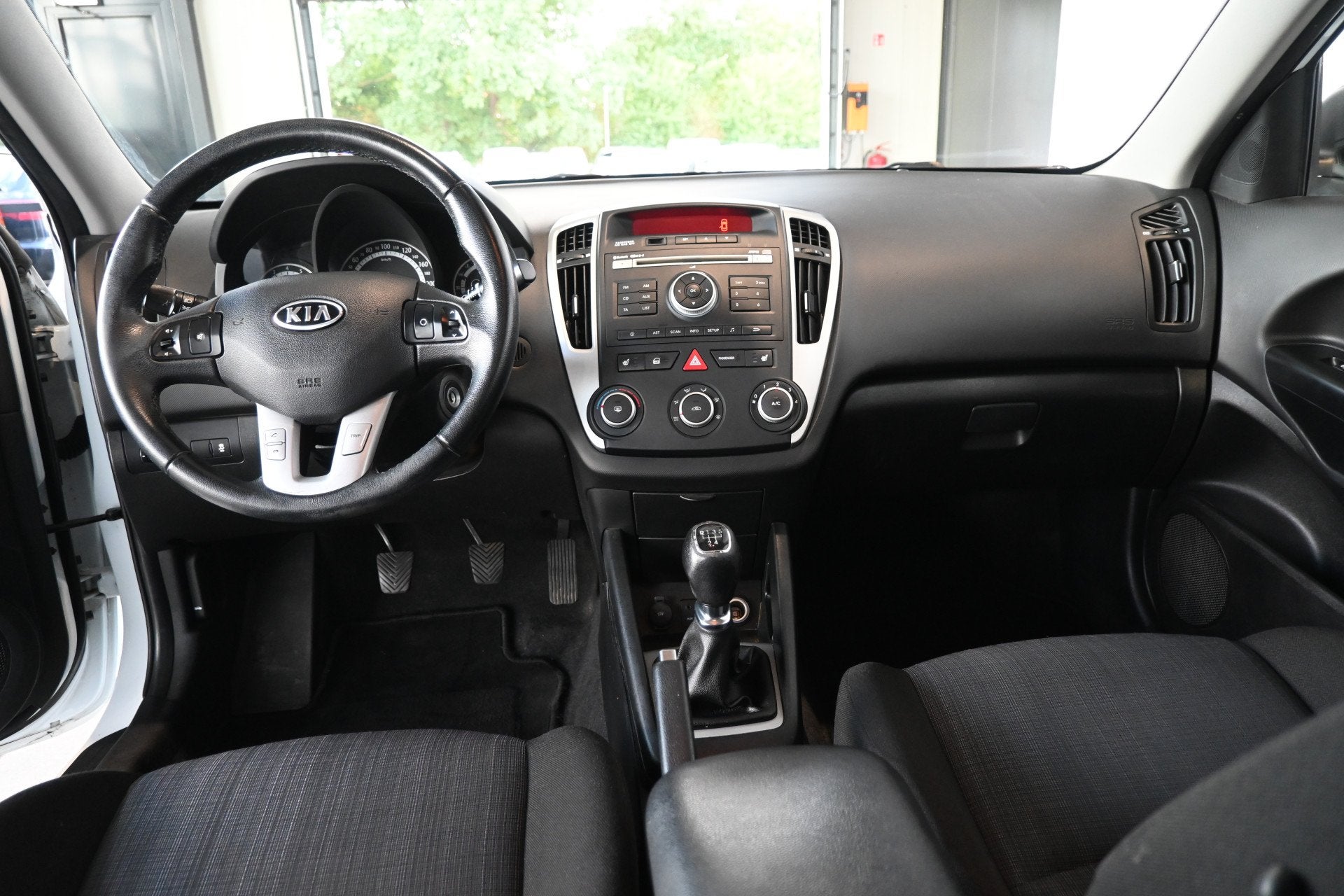 Kia cee'd 1.4 CVVT X-tra Airco Trekhaak Stoelverwarming All, Auto's, Voorwielaandrijving, Euro 5, Stof, Gebruikt