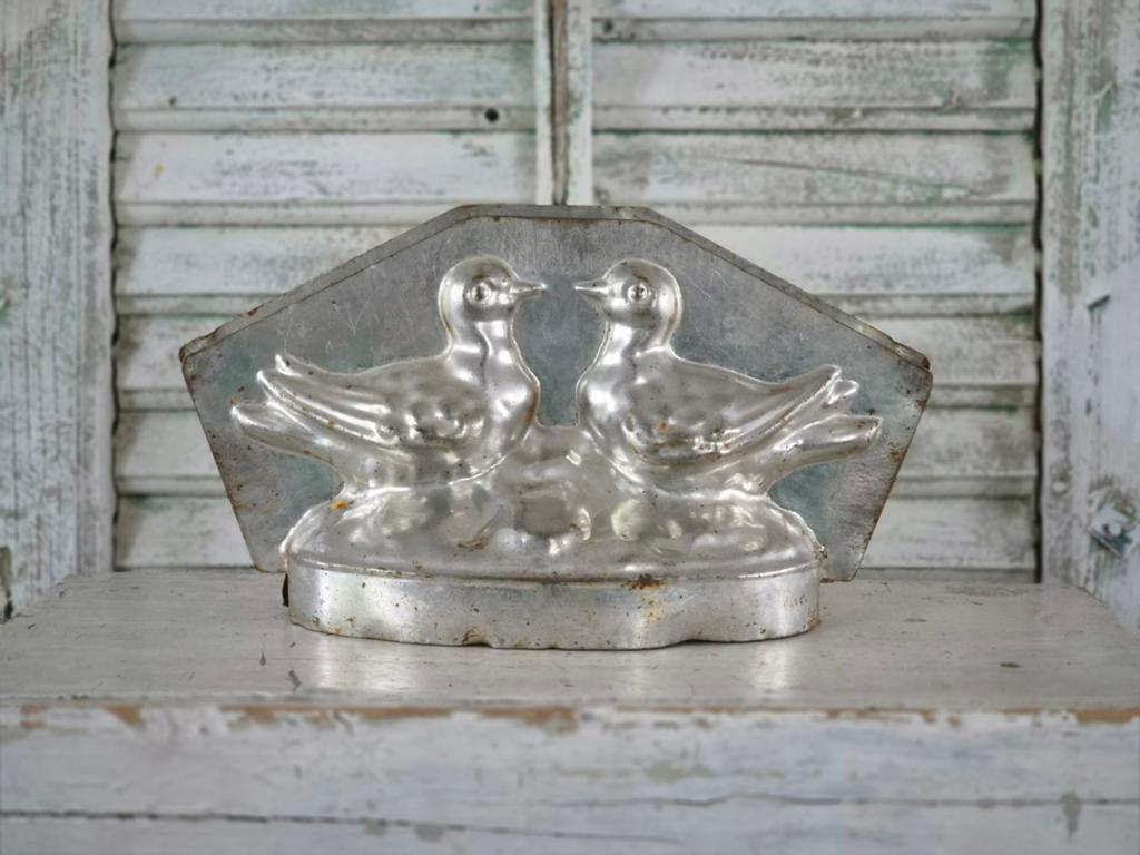 Brocante chocolademallen, chocolade vormen duif duiven, Ophalen