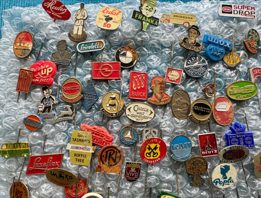 Grote collectie vintage pins en speldjes, Ophalen of Verzenden, Gebruikt, Merk, Speldje of Pin