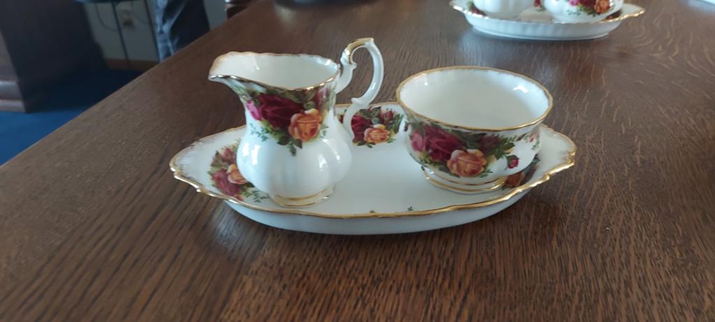 Royal albert servies, Ophalen