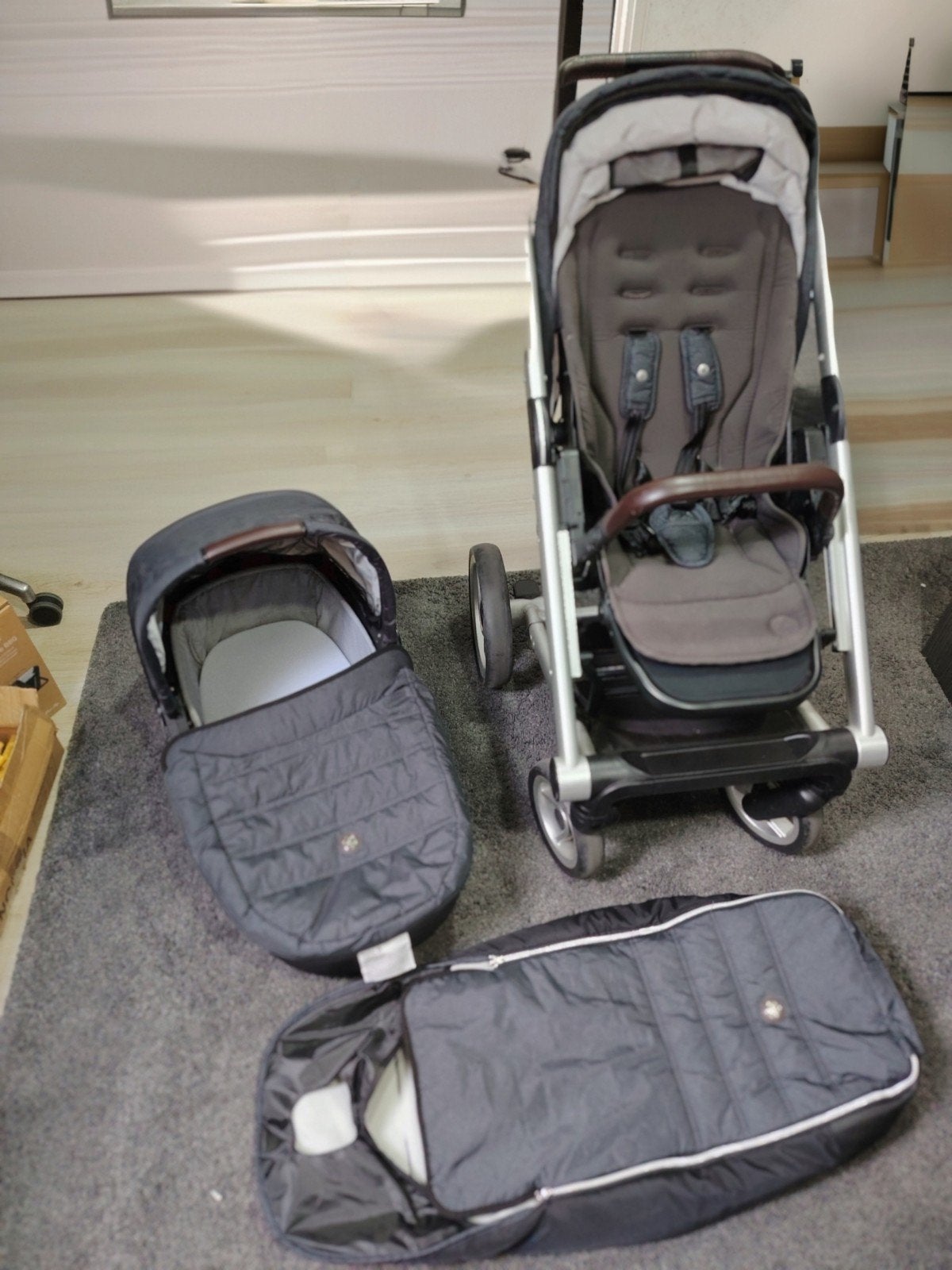 Mutsy Igo 3-in-1 Kinderwagen Set (Zwart/Grijs), Kinderen en Baby's, Ophalen, Gebruikt, Met autostoeltje, Combiwagen
