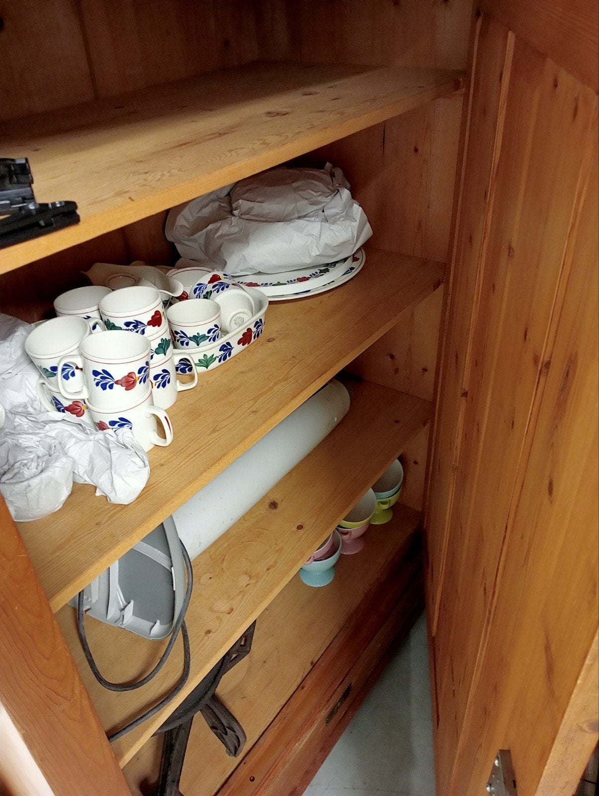 Grote grenen kast, Ophalen, Gebruikt, Met deur(en), Modern