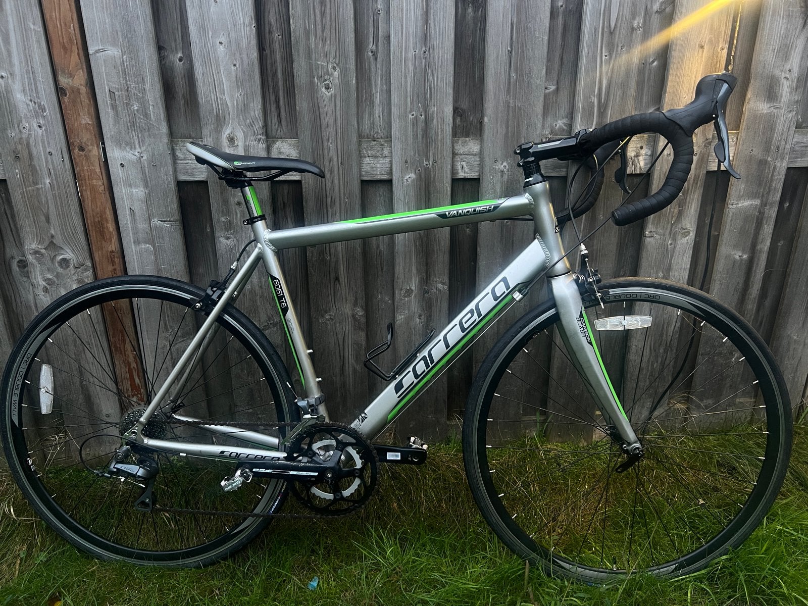 KANSHEBBER!! Carrera racefiets met carbon voorvork, 28 inch, Velgrem, Zo goed als nieuw, Meer dan 20 versnellingen