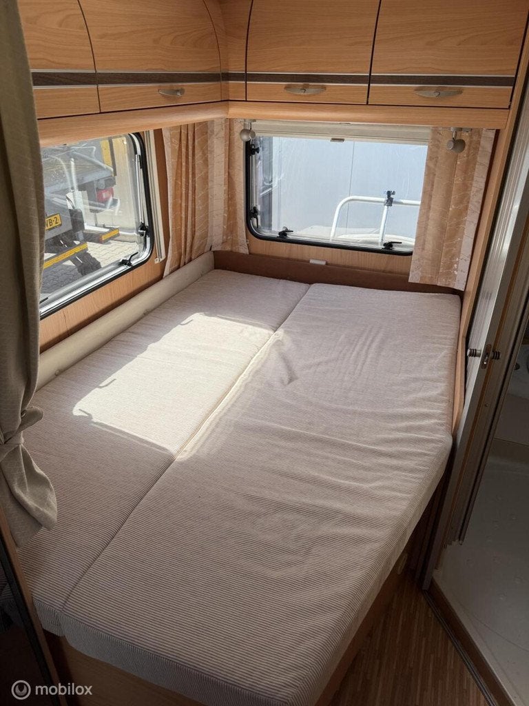 Bürstner Solano T615 Frans bed Zonnepaneel Fietsenrek, Caravans en Kamperen, Campers, Koelkast, Luifel, Tot en met 2, 6 tot 7 meter