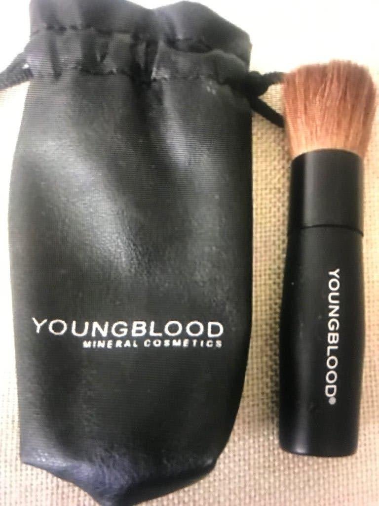 Youngblood (66,50 = 37,50) ultimate foundation brush, Overige kleuren, Gehele gezicht, Nieuw, Ophalen of Verzenden
