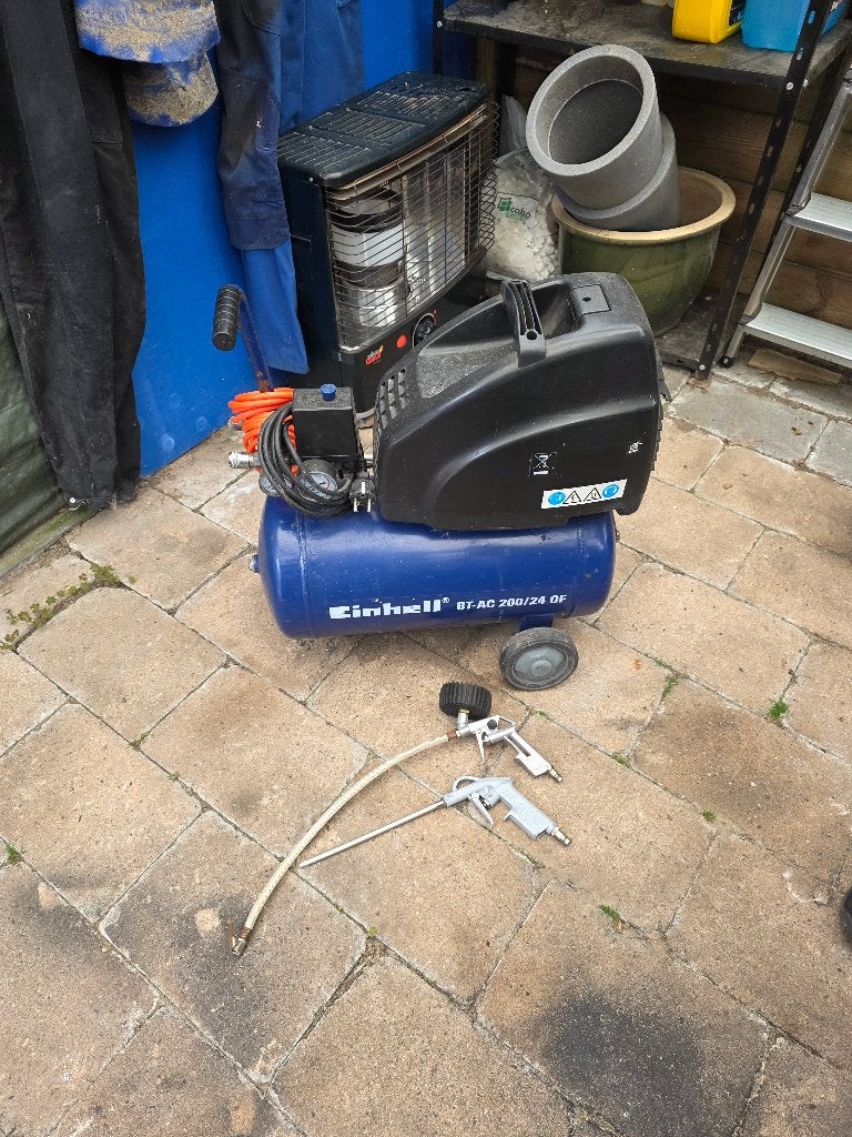 krachtige Einhell BT-AC 200/24, Minder dan 25 liter, Ophalen, Gebruikt, Minder dan 200 liter/min