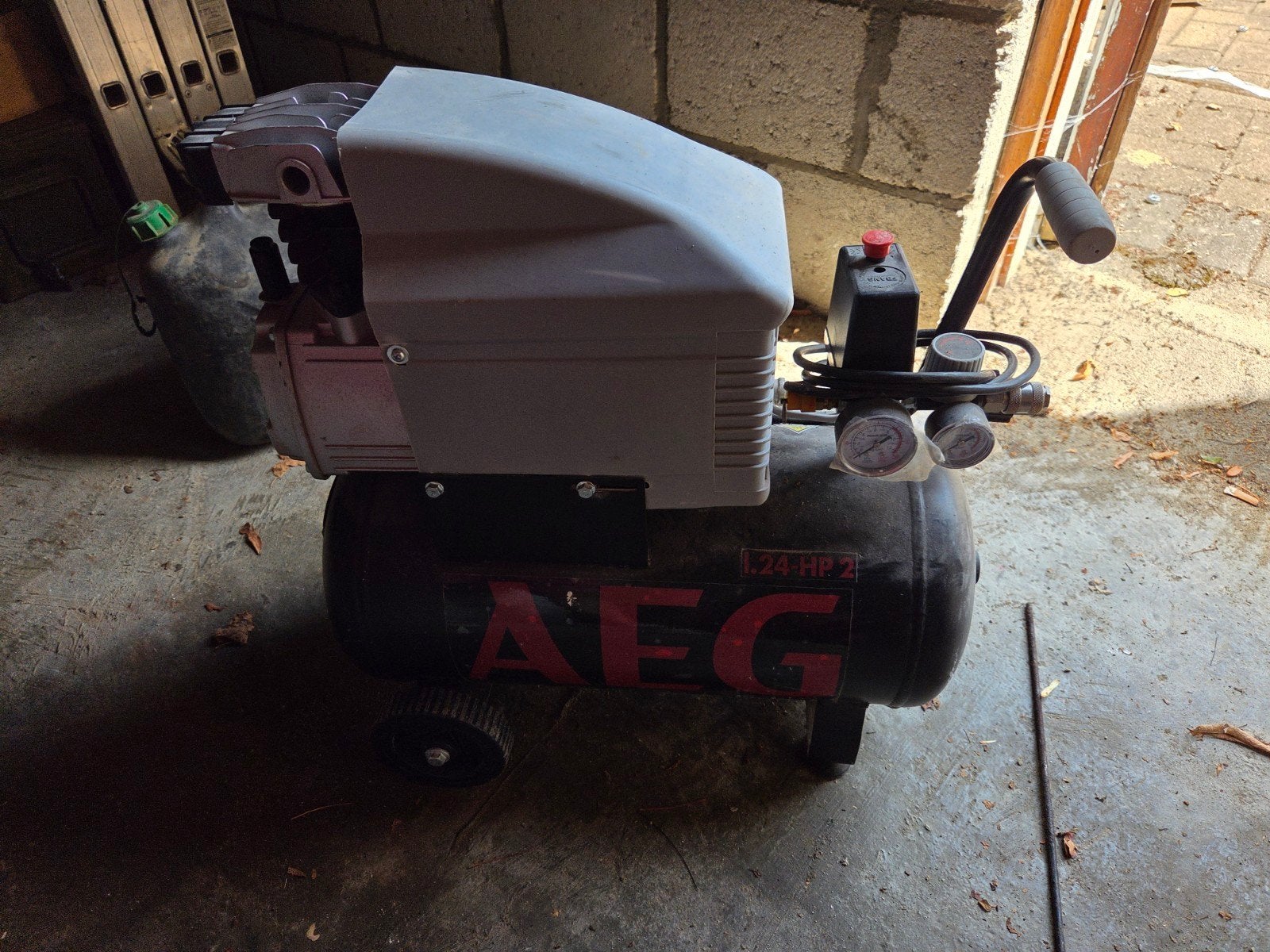 AEG L 24 HP 2 Compressor - Zo goed als nieuw, Minder dan 25 liter, Ophalen, Zo goed als nieuw, Minder dan 200 liter/min