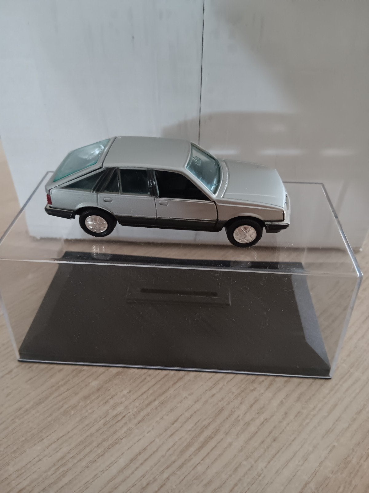 Opel Ascona modelauto - Zo goed als nieuw, Hobby en Vrije tijd, Modelauto's | 1:43, Ophalen of Verzenden