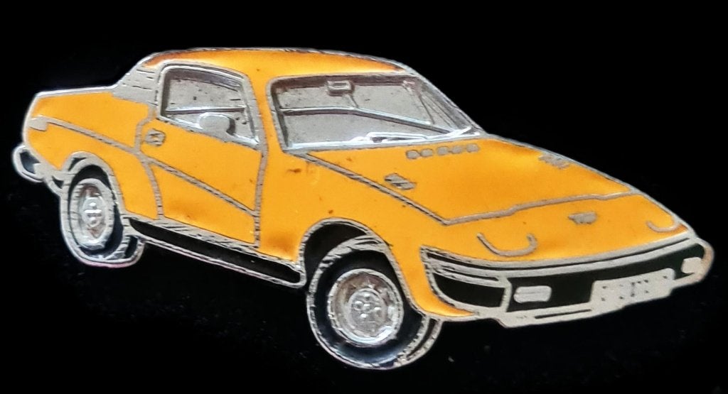 Triumph TR7 pin- okergeel, Verzenden, Nieuw, Transport, Speldje of Pin