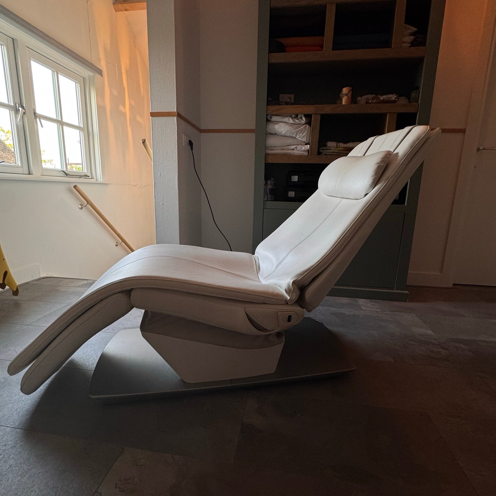 Panasonic EP-MR30 Massagefauteuil - Wit Leer, Ophalen, Gebruikt, 125 tot 150 cm, Leer