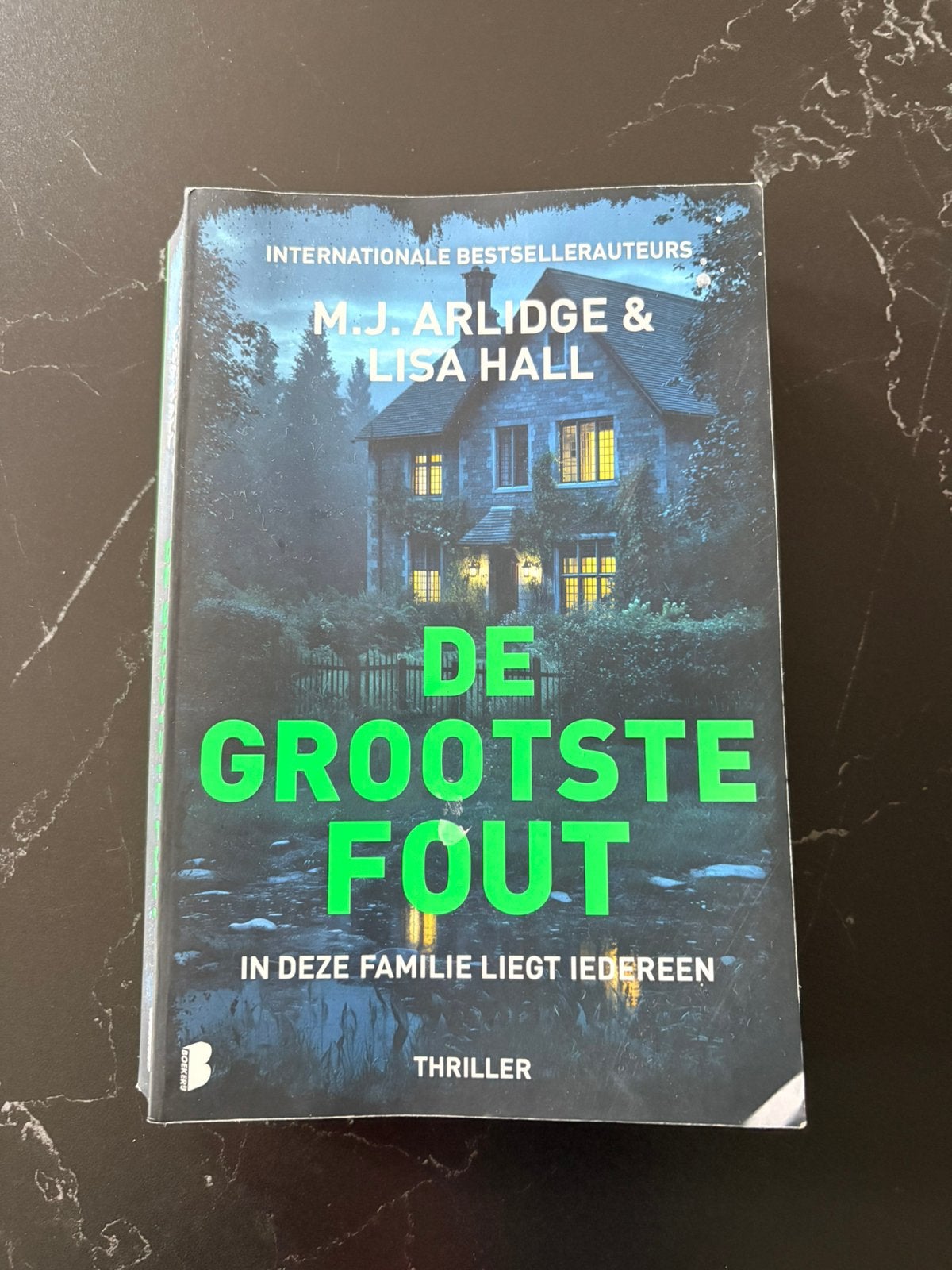 T.E.A.B De Grootste Fout van M.J . Arlidge, Ophalen, Zo goed als nieuw