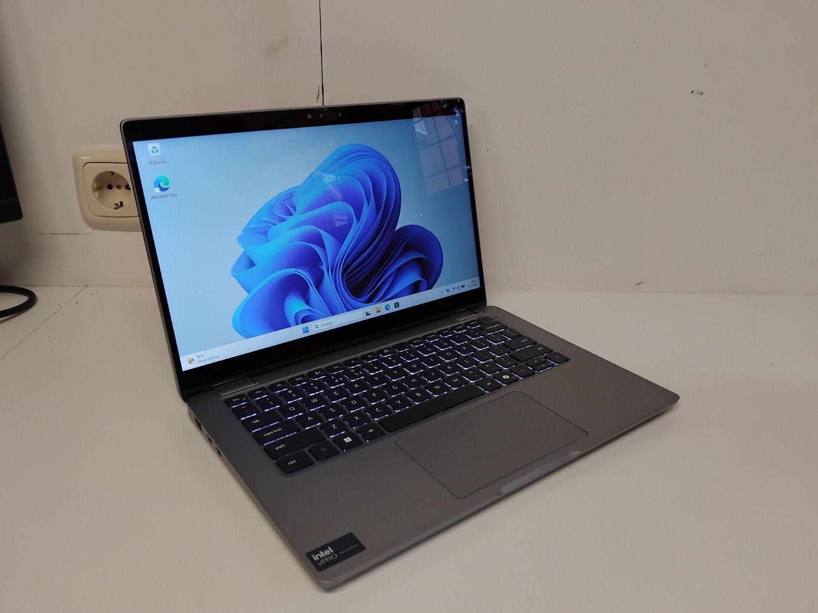 Dell Latitude 5350 2-in-1 Touchscreen Garantie Januari 2028, Computers en Software, Windows Laptops, Gebruikt, Qwerty, Intel® Core™ Ultra 5 135U 12 Cores
