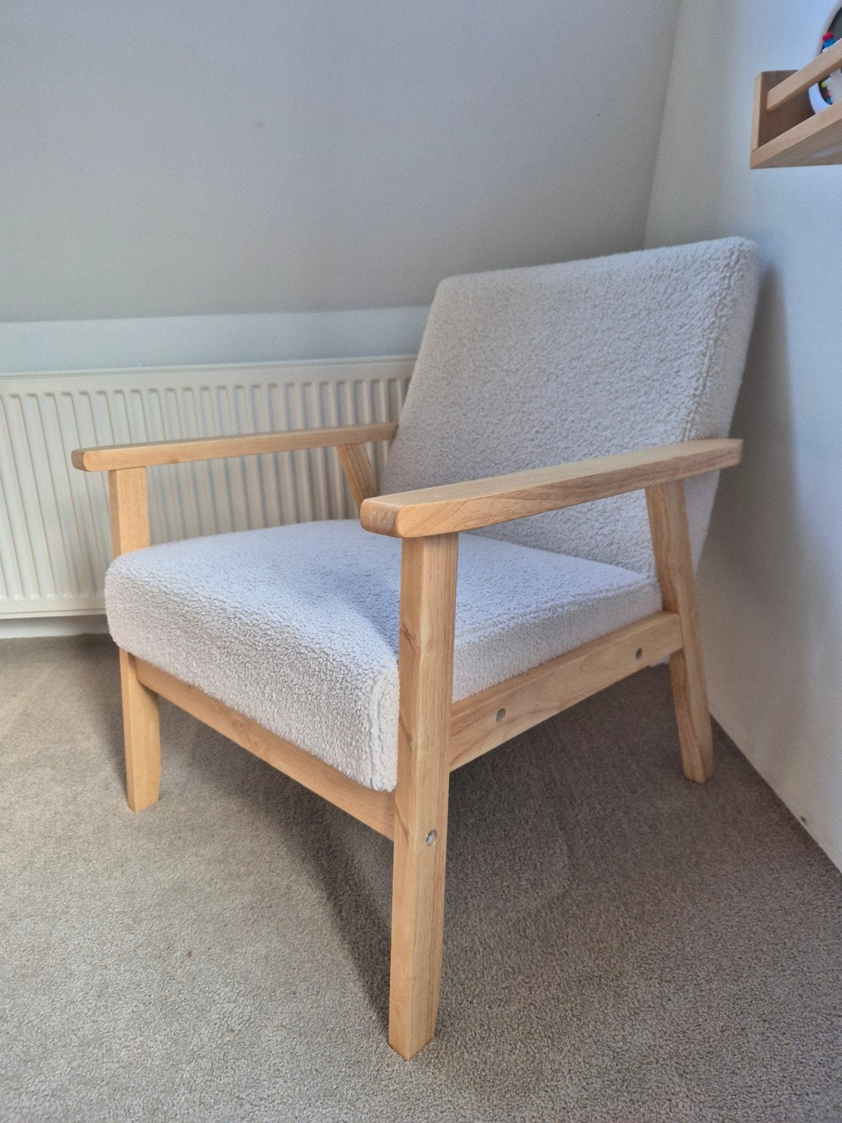 Comfortabele fauteuil met teddy stof en houten frame, Ophalen, Hout, Modern, Scandinavisch, Minder dan 75 cm