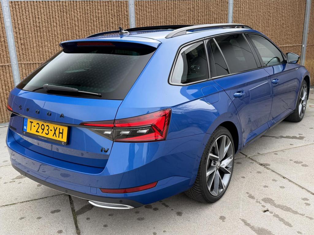 Skoda Superb Combi 1.4 TSI iV Sportline Automaat | Panoramad, Auto's, Skoda, Gebruikt, Euro 6, 4 cilinders, Blauw