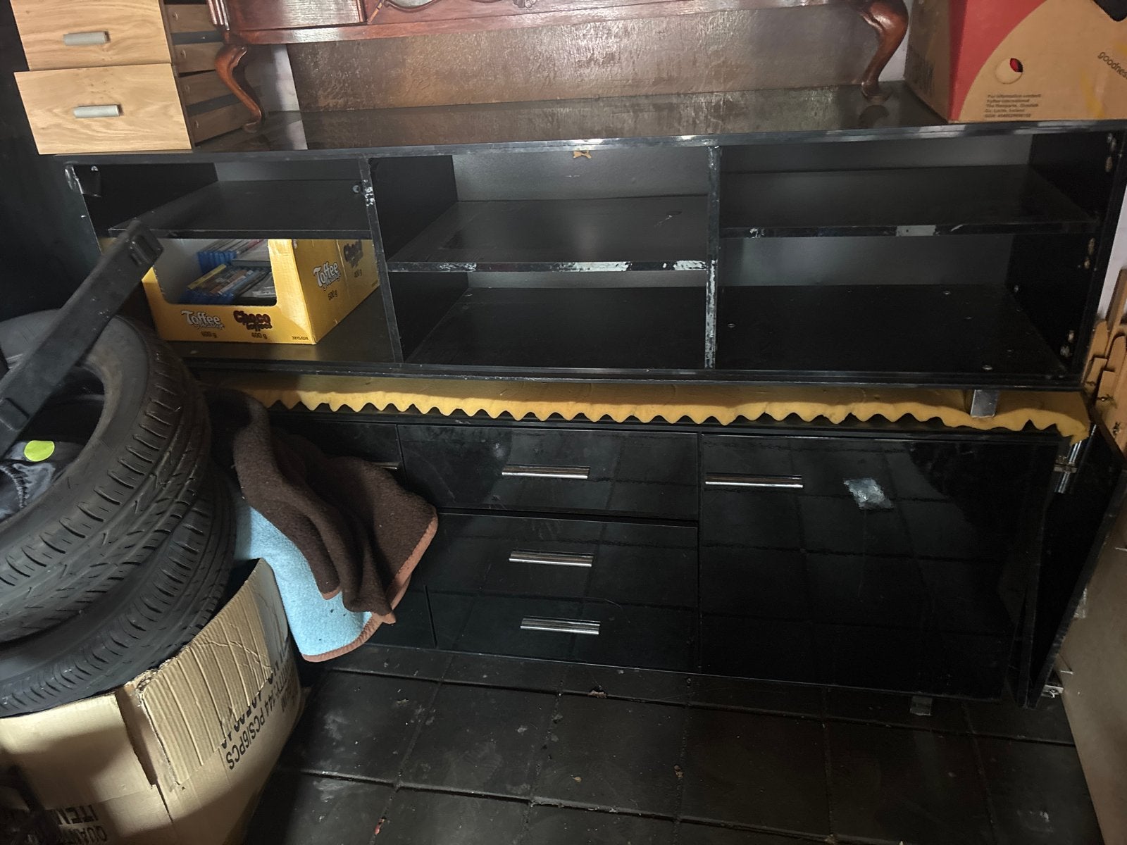 Zwart TV-meubel met opbergruimte, Gebruikt, 150 tot 200 cm, Ophalen of Verzenden, Minder dan 100 cm