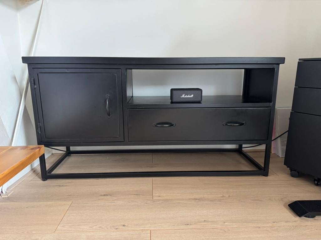 Zwart stalen tv-meubel 120 b x 40 d x 60 h, Ophalen, 100 tot 150 cm, Zo goed als nieuw, Minder dan 100 cm