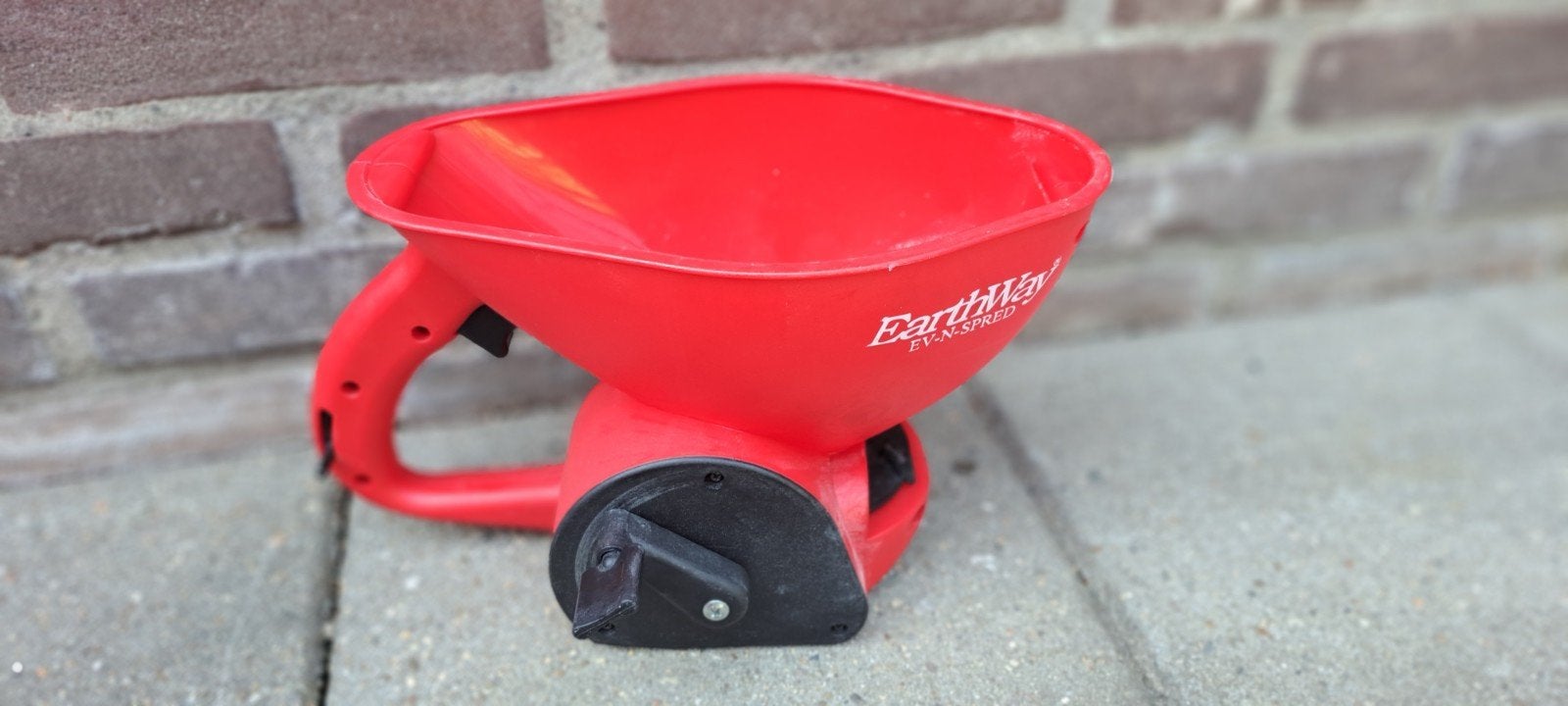 EarthWay EV-N-SPRED kunstmest/graszaad strooier, Ophalen of Verzenden, Gebruikt